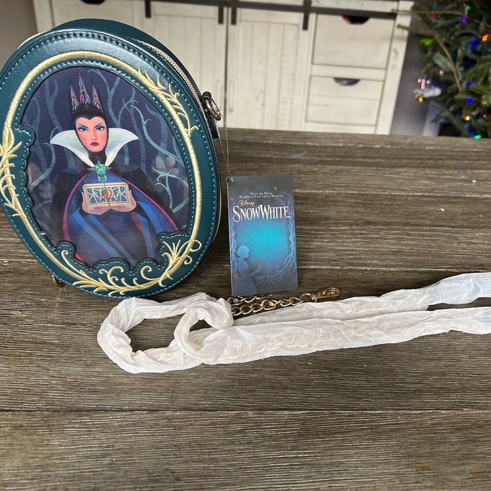 NWT Disney’s Snow White/Evil Queen Crossbody Bag